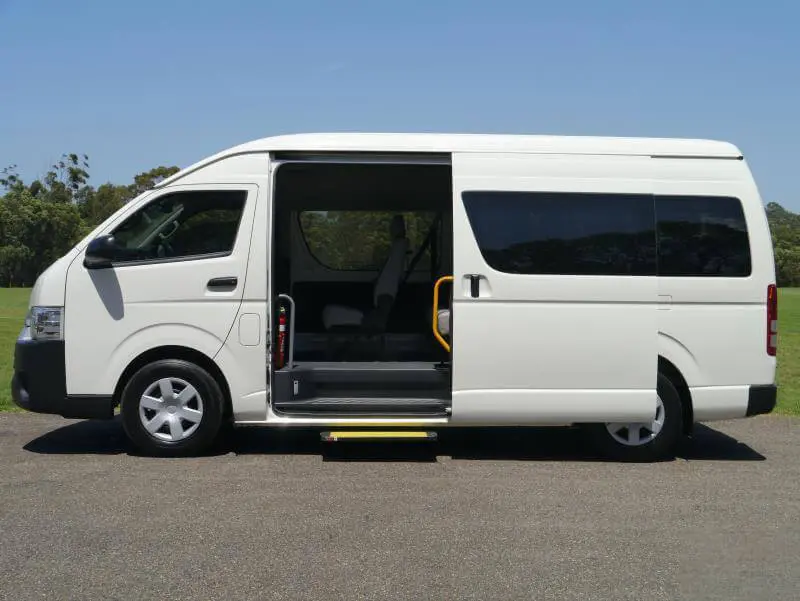 Toyota HiAce Van - photo 3