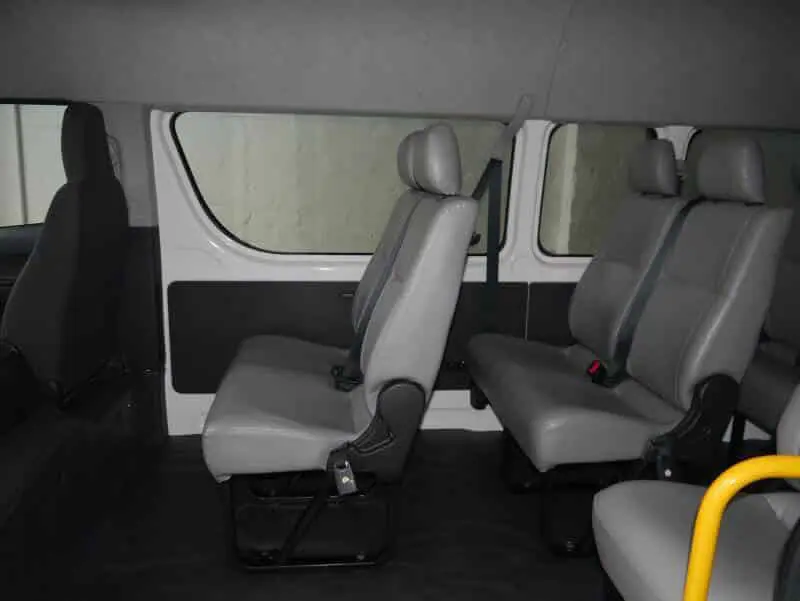 Toyota HiAce Van - photo 4